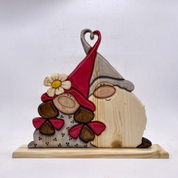 coppia di gnomi in legno creazione artigianale