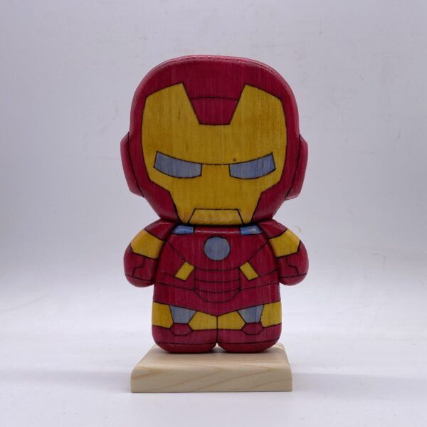 Iron Man in legno creazione artigianale