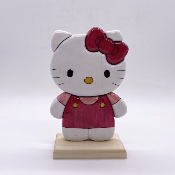 Hello Kitty in legno creazione artigianale